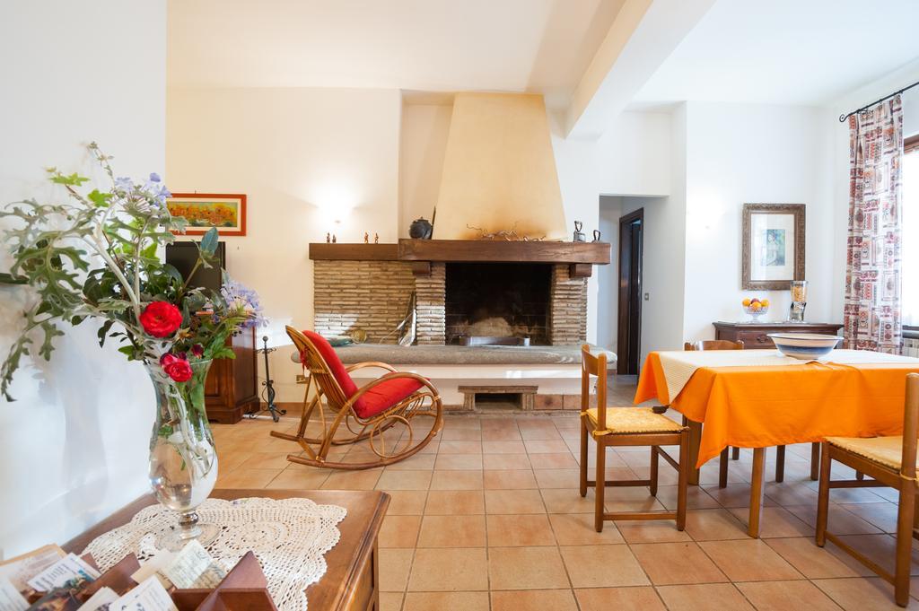 La Villa Di Lucia Viterbo Ruang foto